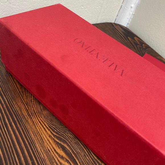 Valentino VA4048 Sunglasses in Red - Picture 7 of 9